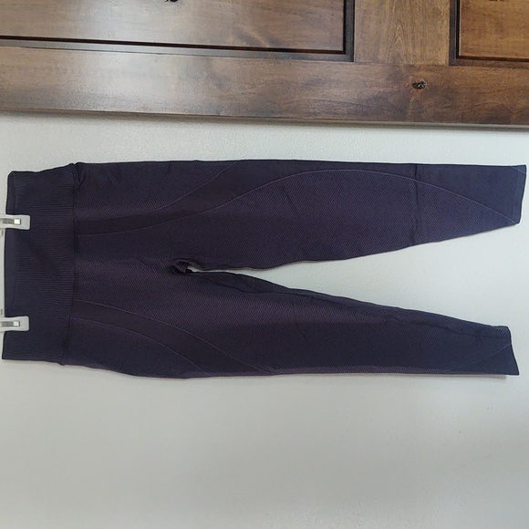 NWT - Old Navy leggings and zip up long sleeve top - Athletic Wear - Picture 7 of 9